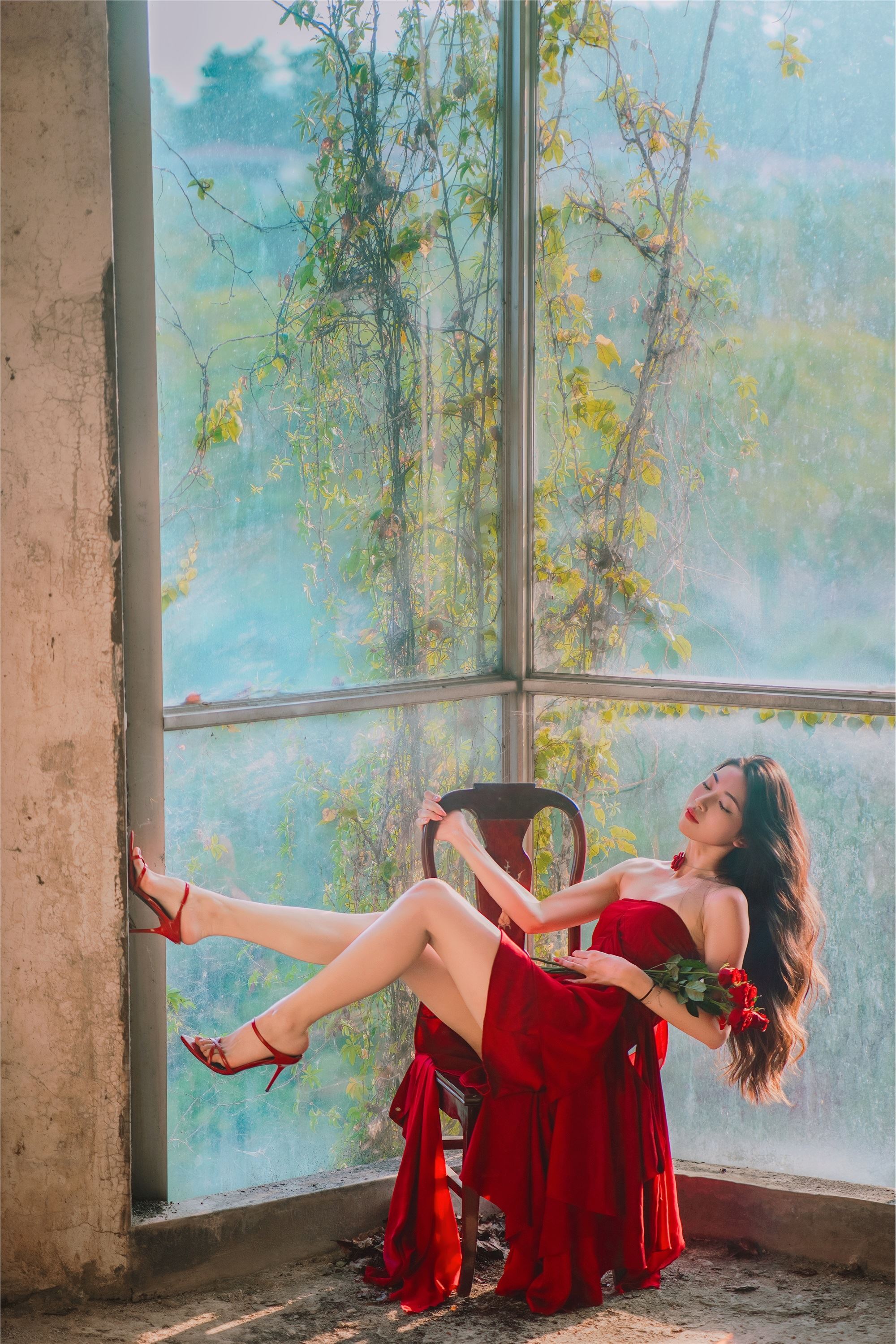 YITUYU艺图语 2025.01.15 魅力火玫瑰，少女璀璨之光 Liya